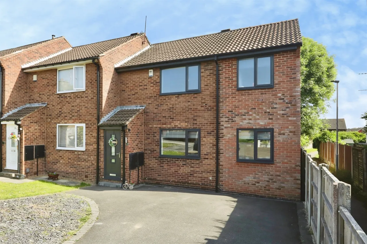 3 bed house for sale — Furness Close, Dinnington, Sheffield