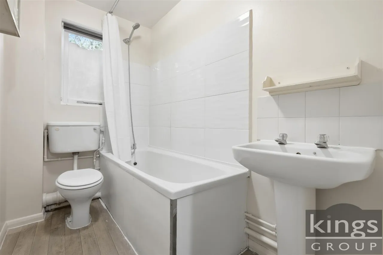 Magpie Close, Enfield, photo 9
