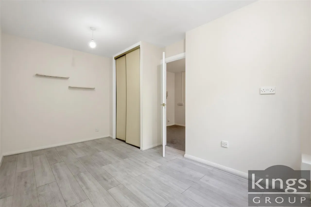 Magpie Close, Enfield, photo 7