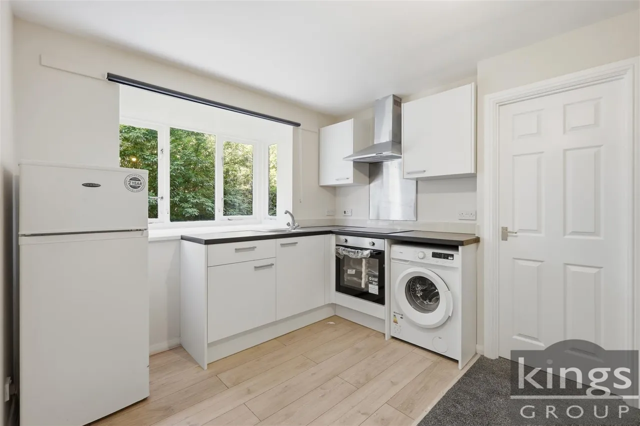 Magpie Close, Enfield, photo 4
