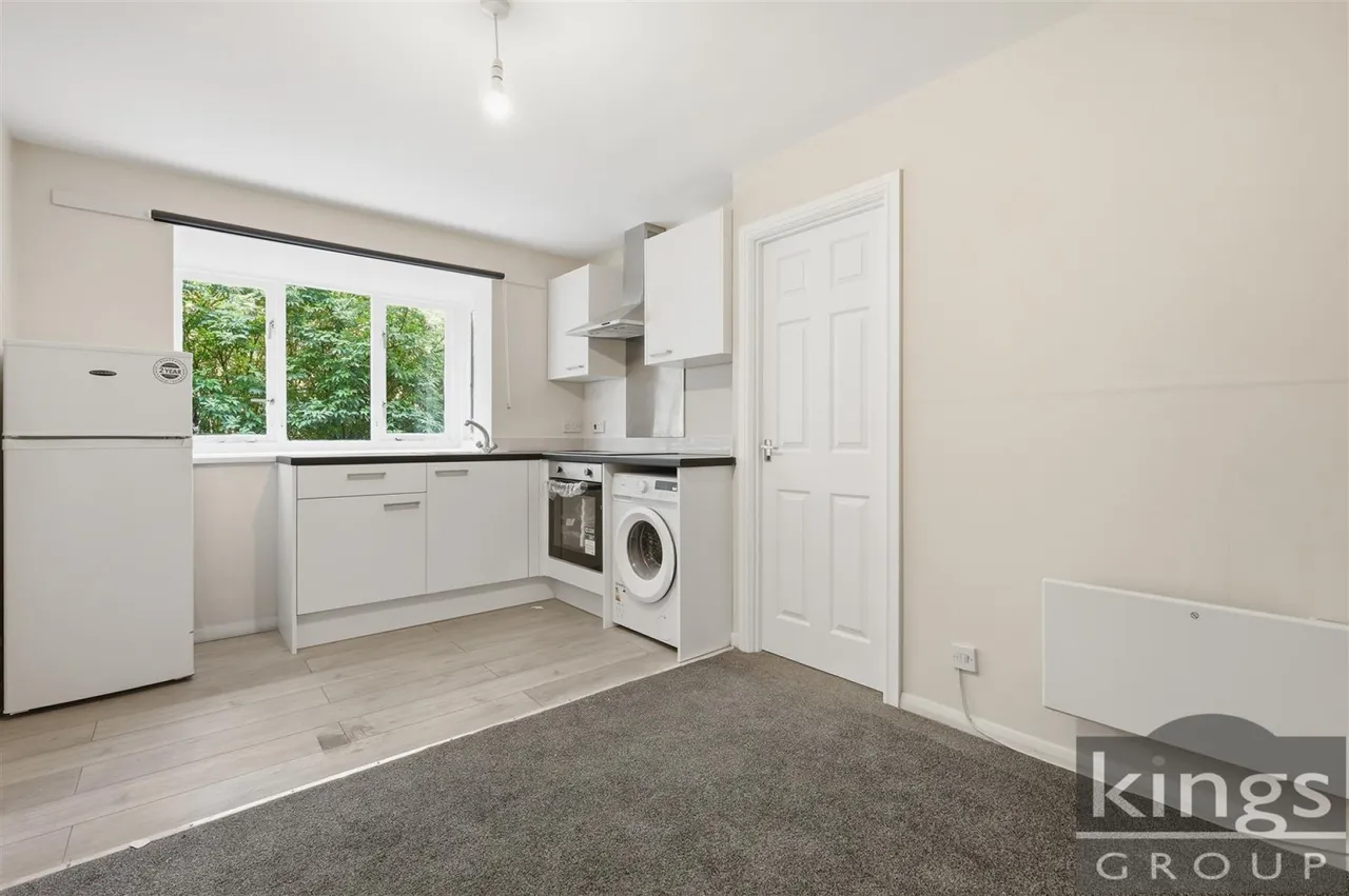 Magpie Close, Enfield, photo 3