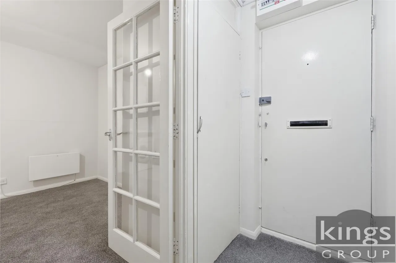 Magpie Close, Enfield, photo 10