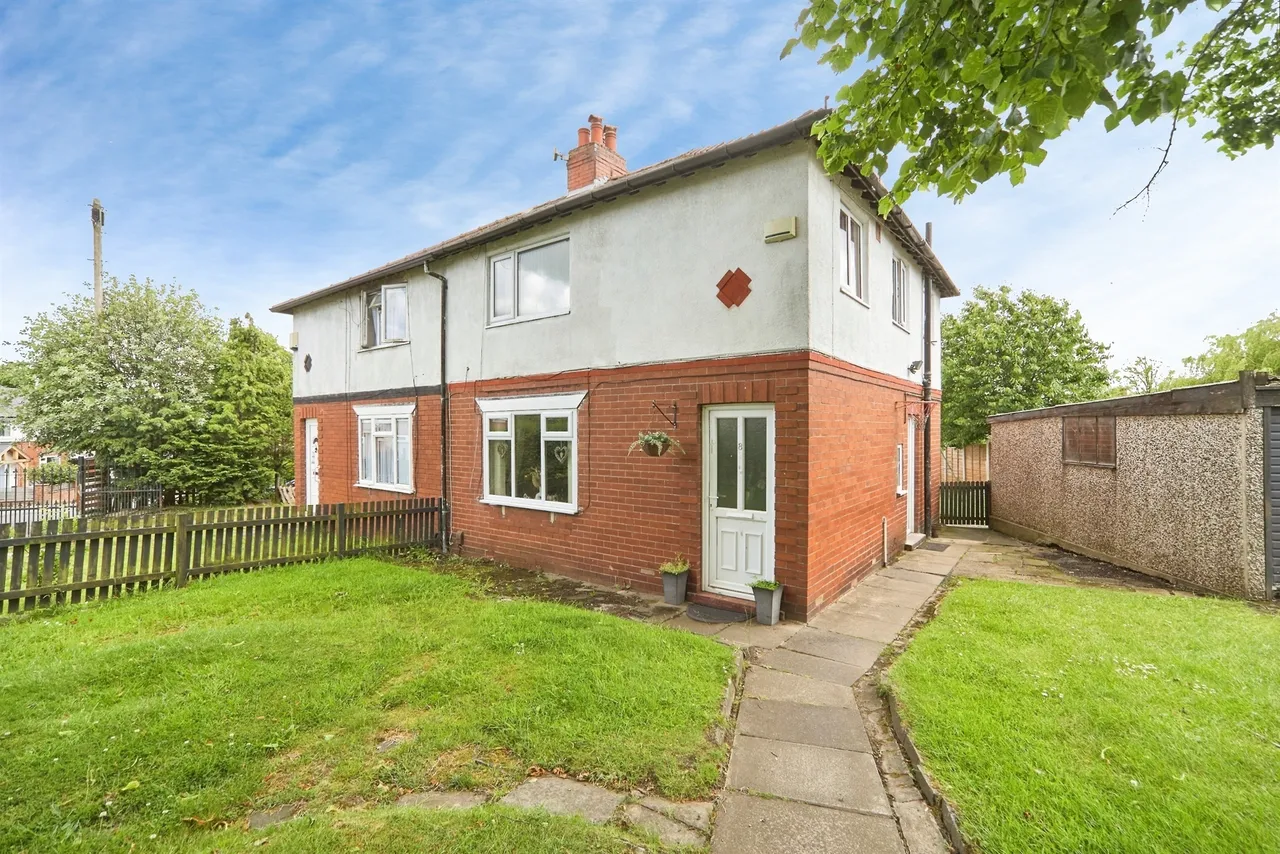 3 bed house for sale — Broadgate Walk, Horsforth, Leeds