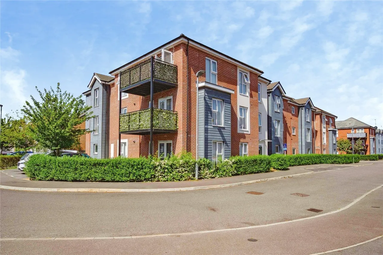 2 bed flat for sale — Tilling Green, Dunstable, Bedfordshire, LU5