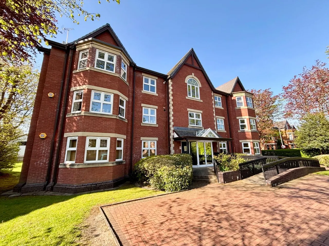 2 bed flat for sale, Barlow Moor Road, West Didsbury, M20