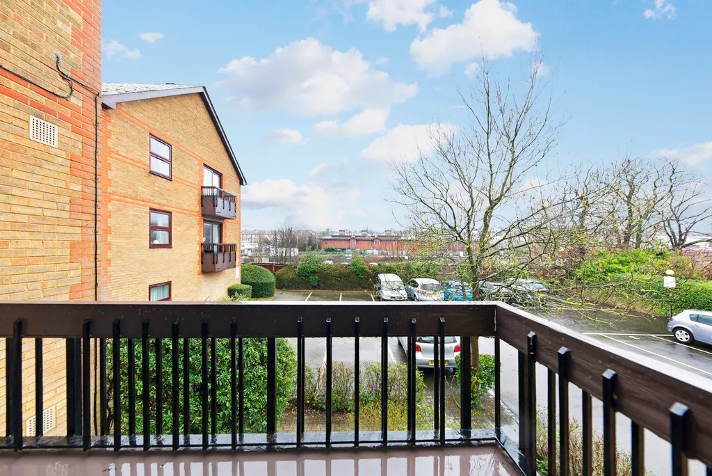 Queens Road, London, SW19, photo 6