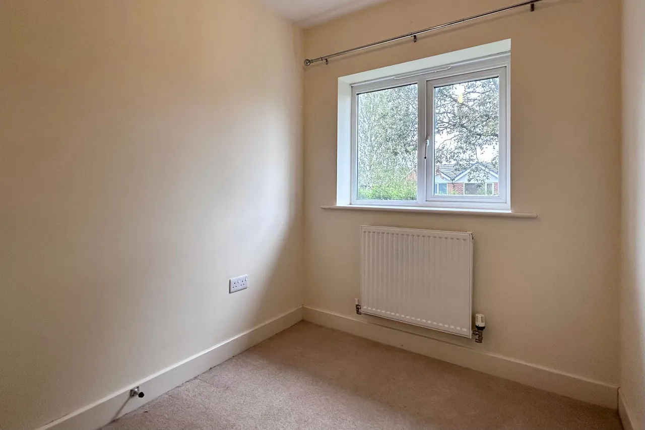 Lawnhurst Close, Cheadle, photo 8