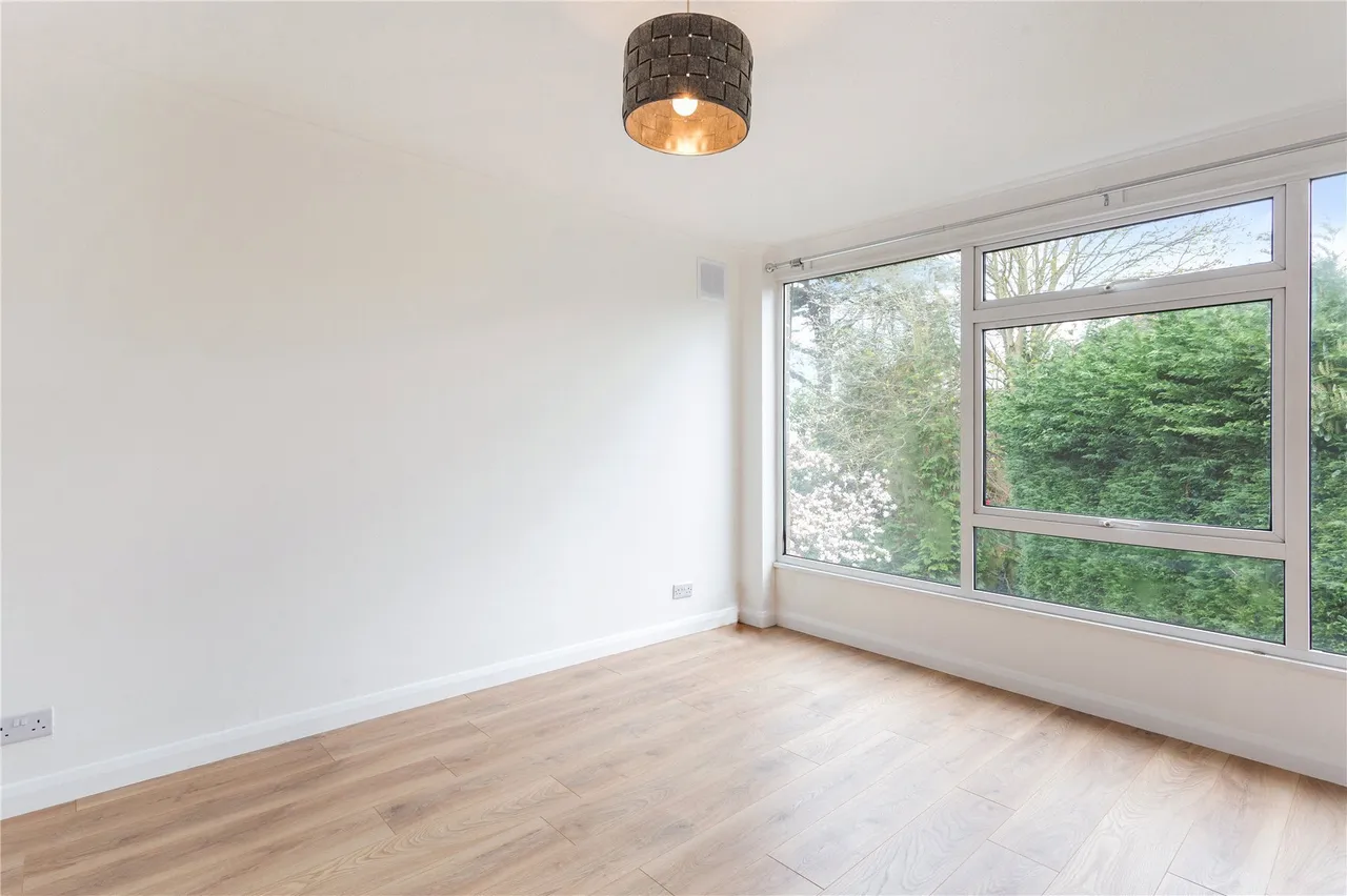 Woodview Court, Queens Road, Weybridge, KT13, photo 2