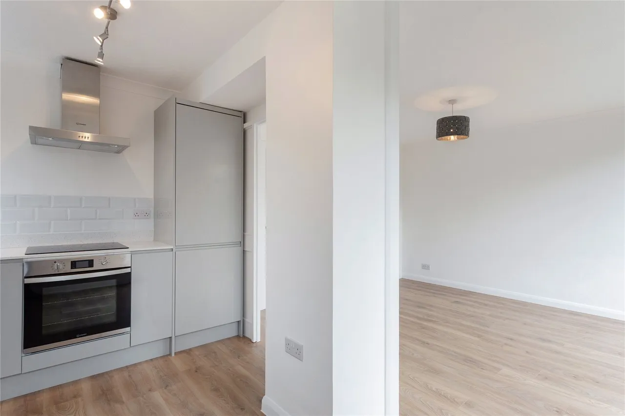 Woodview Court, Queens Road, Weybridge, KT13, photo 9