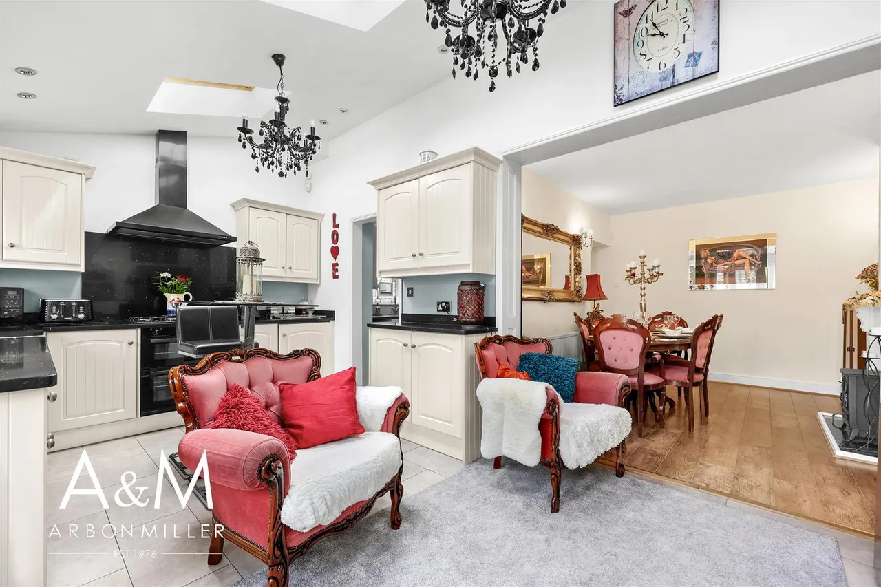 Cleves Walk, Hainault, Essex, Ilford, IG62NQ, photo 6