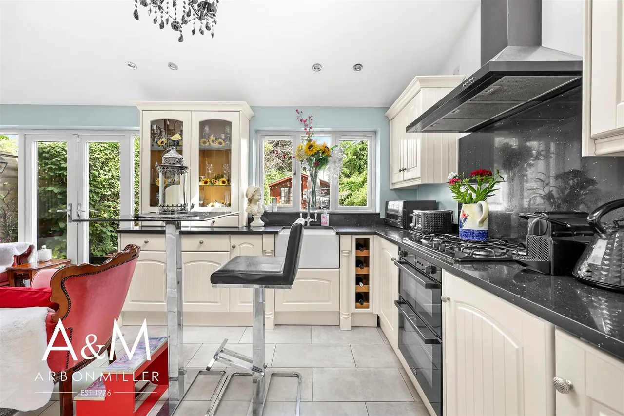 Cleves Walk, Hainault, Essex, Ilford, IG62NQ, photo 9