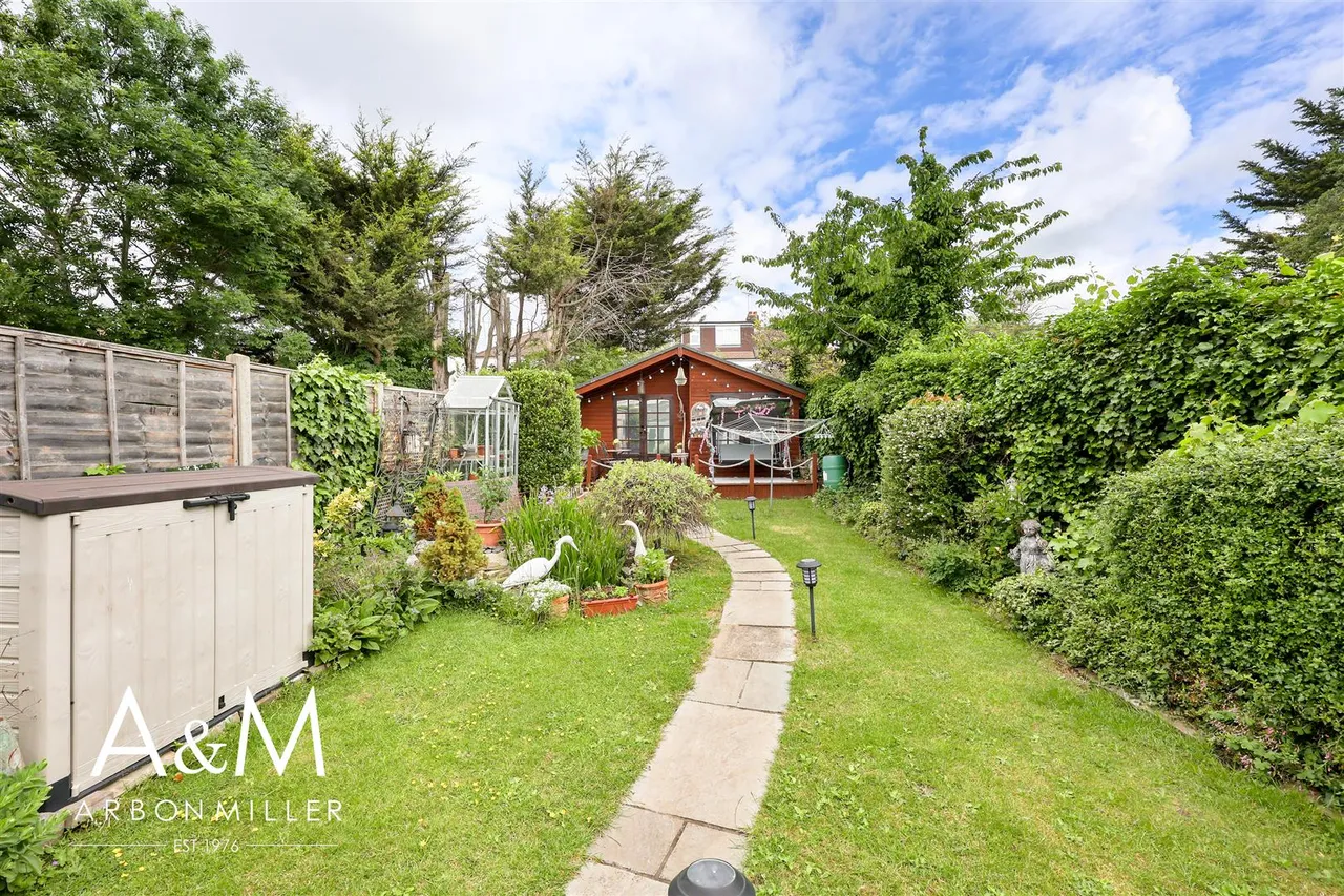 Cleves Walk, Hainault, Essex, Ilford, IG62NQ, photo 24