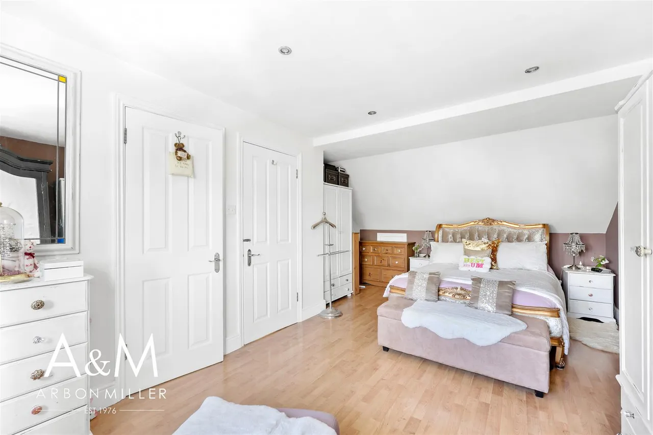 Cleves Walk, Hainault, Essex, Ilford, IG62NQ, photo 21