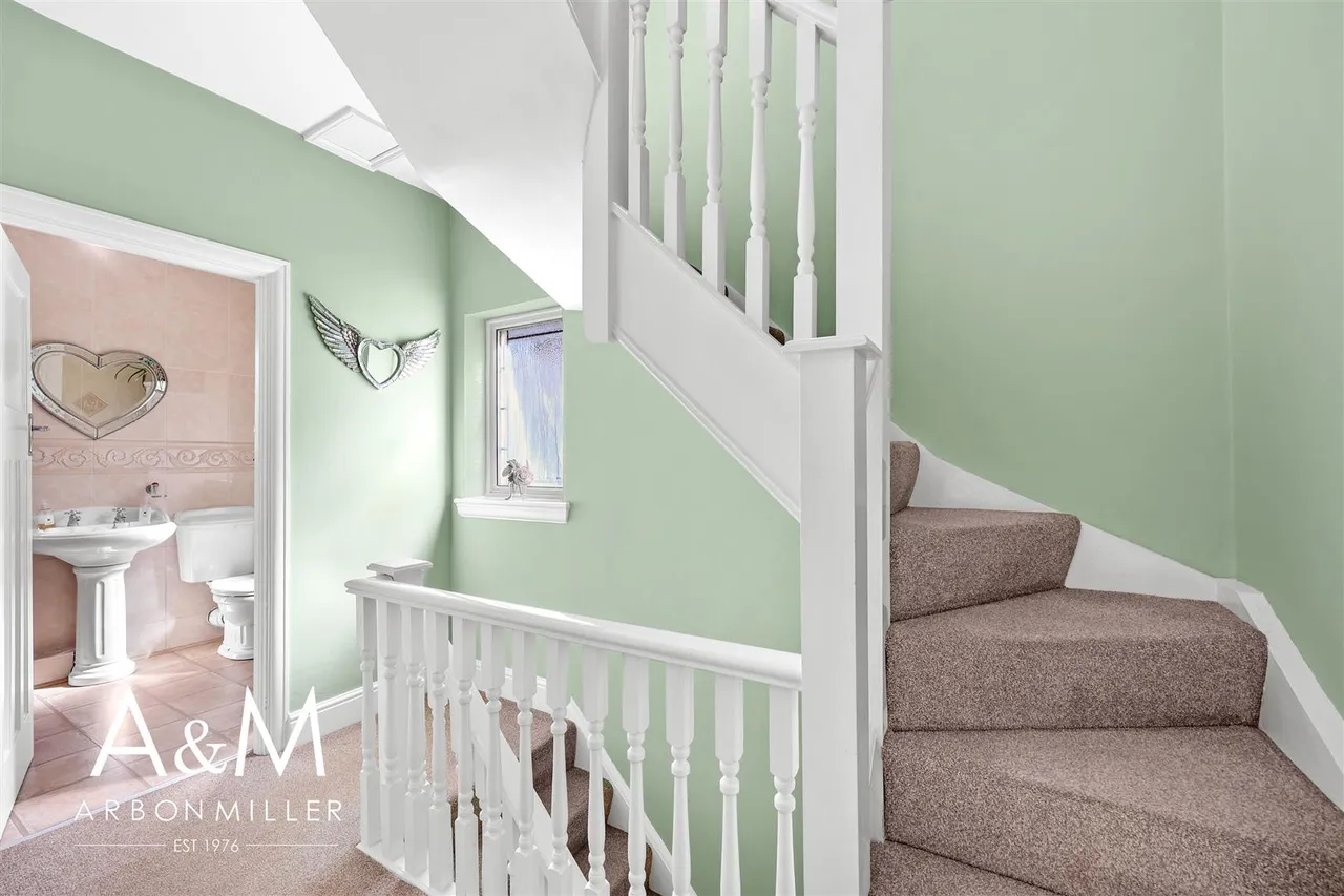 Cleves Walk, Hainault, Essex, Ilford, IG62NQ, photo 19