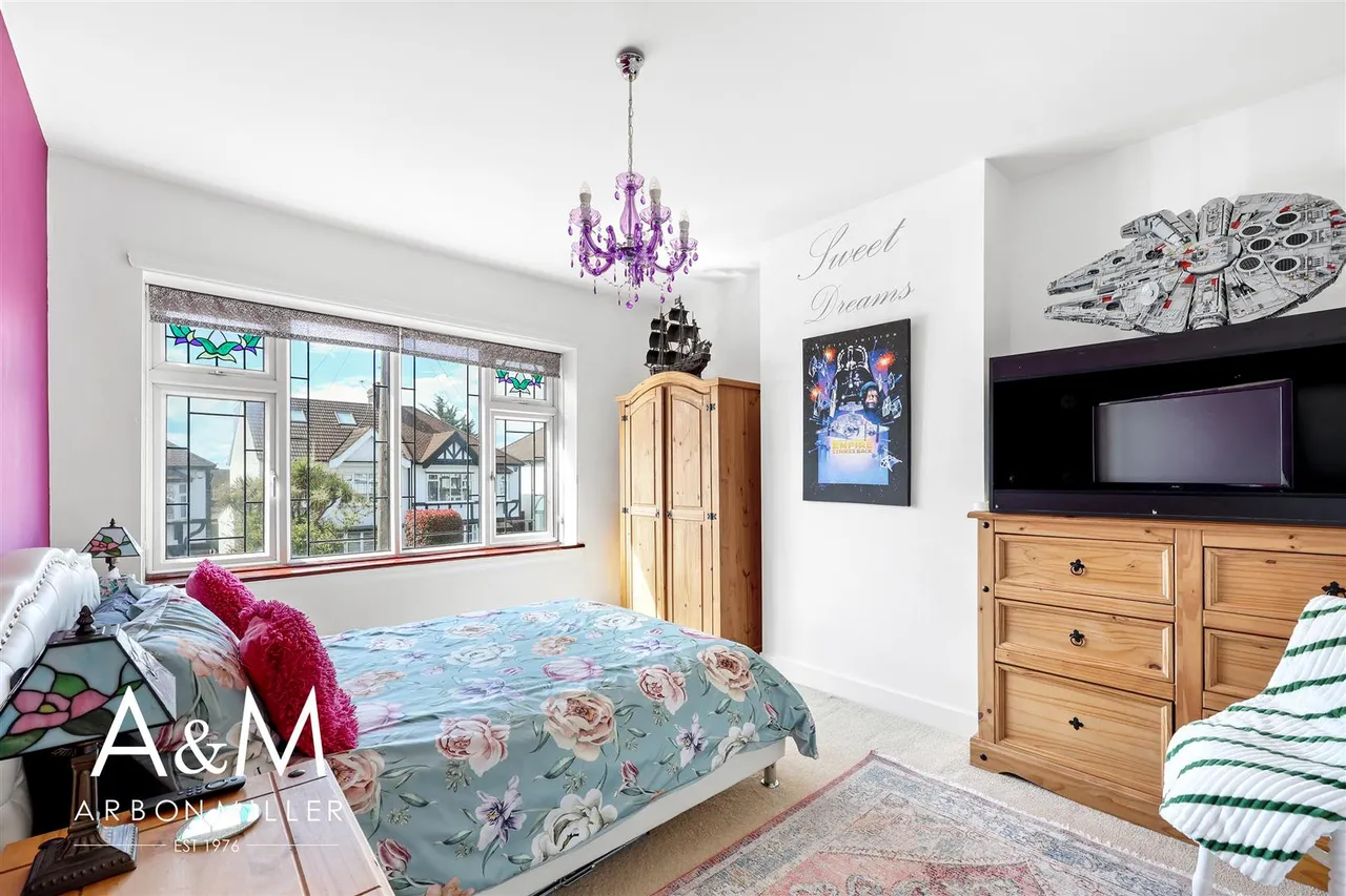 Cleves Walk, Hainault, Essex, Ilford, IG62NQ, photo 15