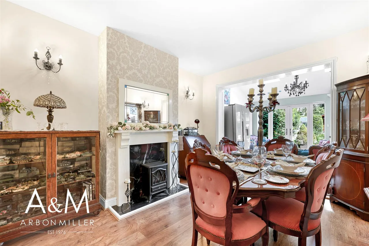 Cleves Walk, Hainault, Essex, Ilford, IG62NQ, photo 4