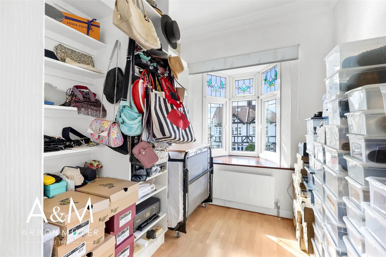 Cleves Walk, Hainault, Essex, Ilford, IG62NQ, photo 17