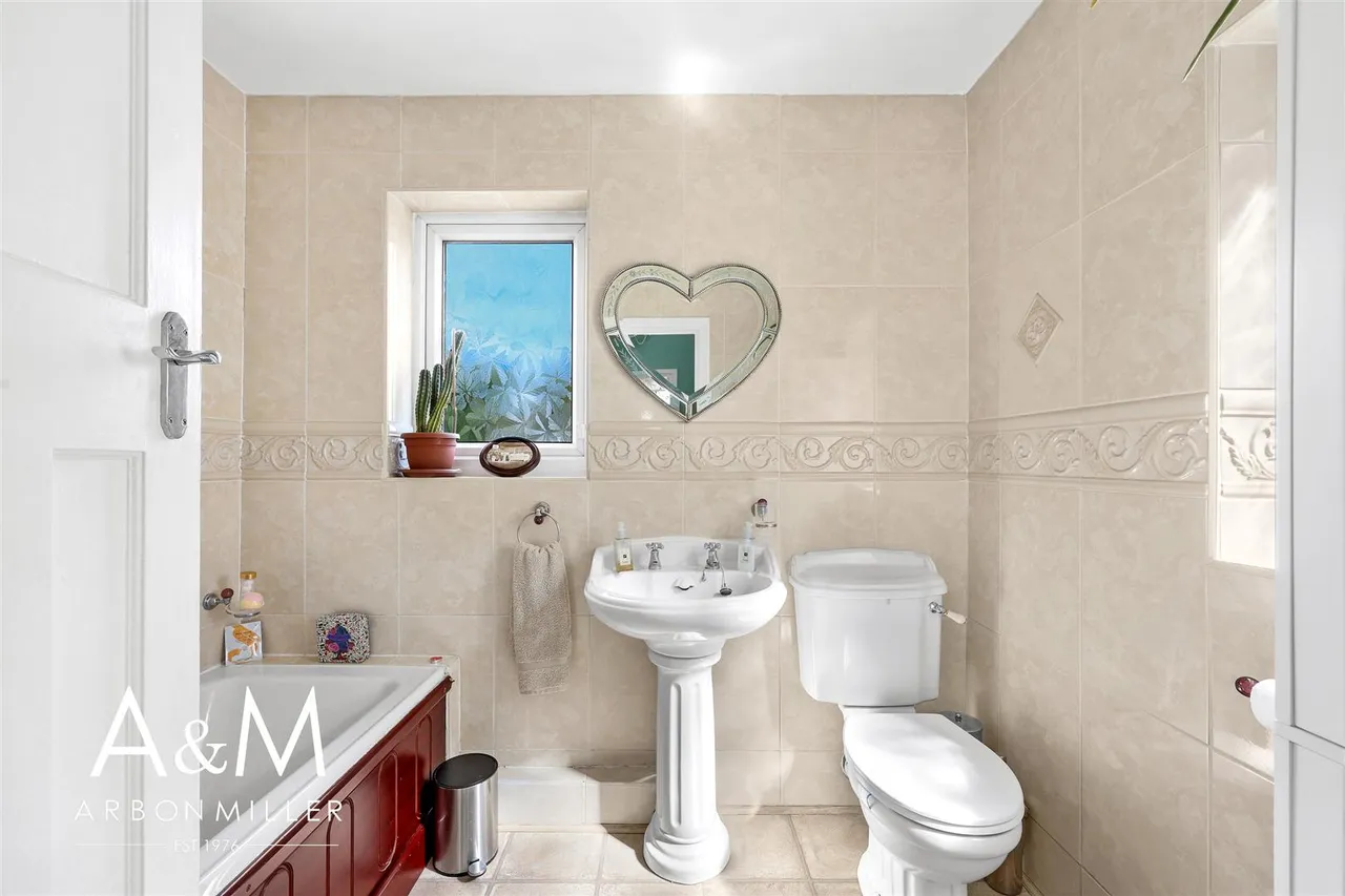 Cleves Walk, Hainault, Essex, Ilford, IG62NQ, photo 18