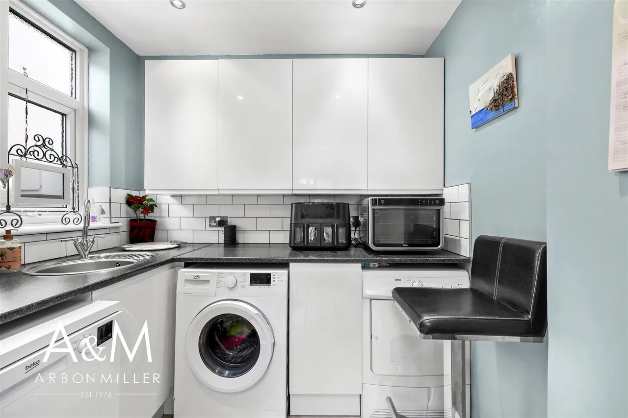 Cleves Walk, Hainault, Essex, Ilford, IG62NQ, photo 11