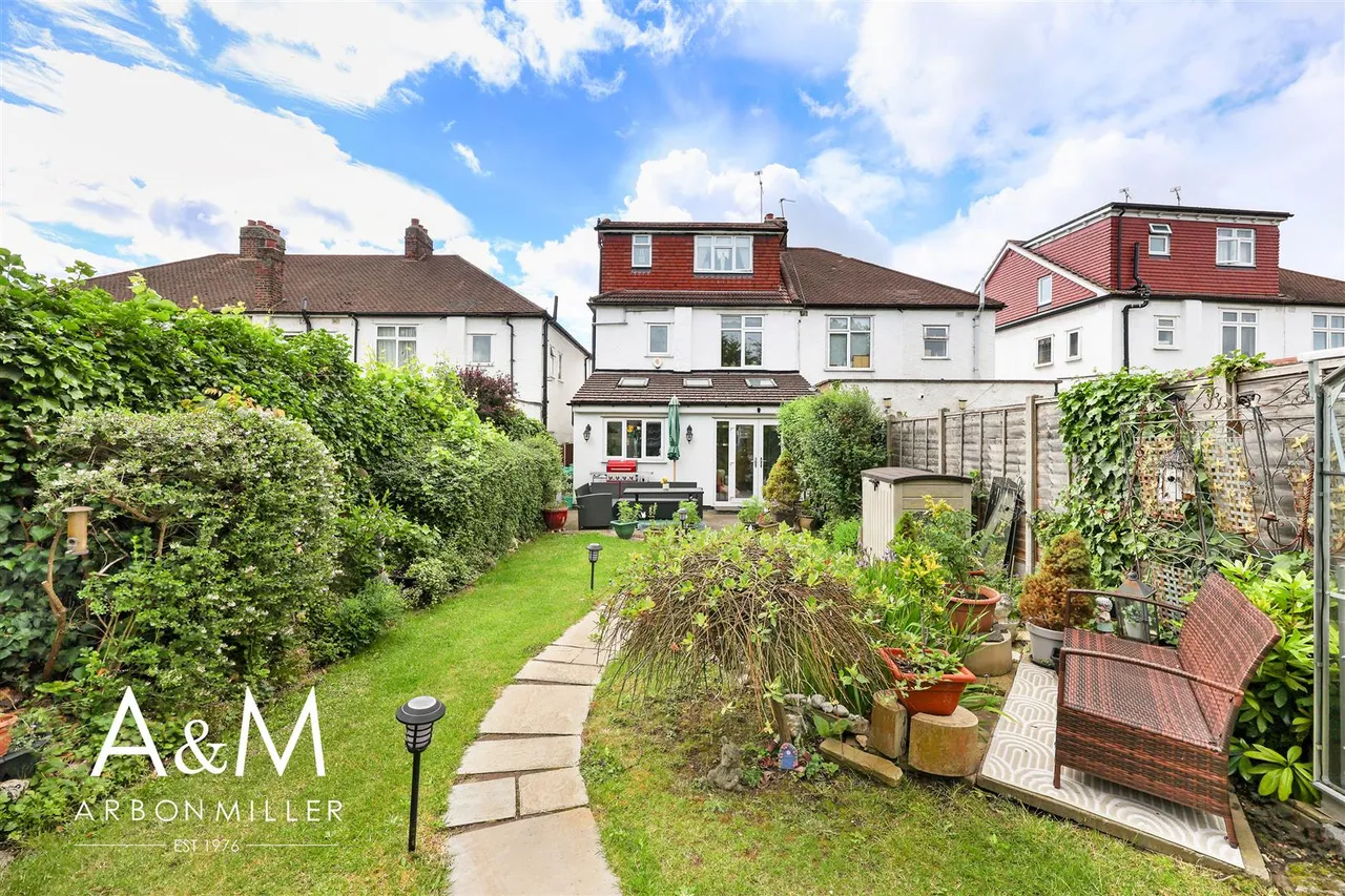 Cleves Walk, Hainault, Essex, Ilford, IG62NQ, photo 27