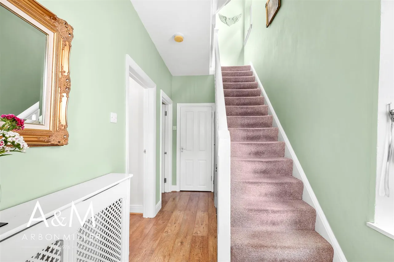 Cleves Walk, Hainault, Essex, Ilford, IG62NQ, photo 12