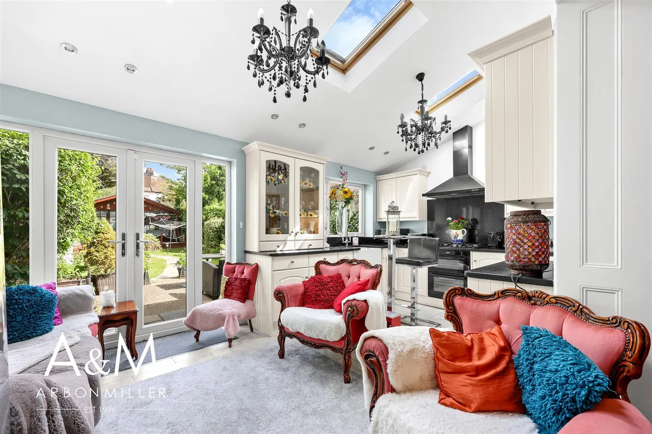 Cleves Walk, Hainault, Essex, Ilford, IG62NQ, photo 5