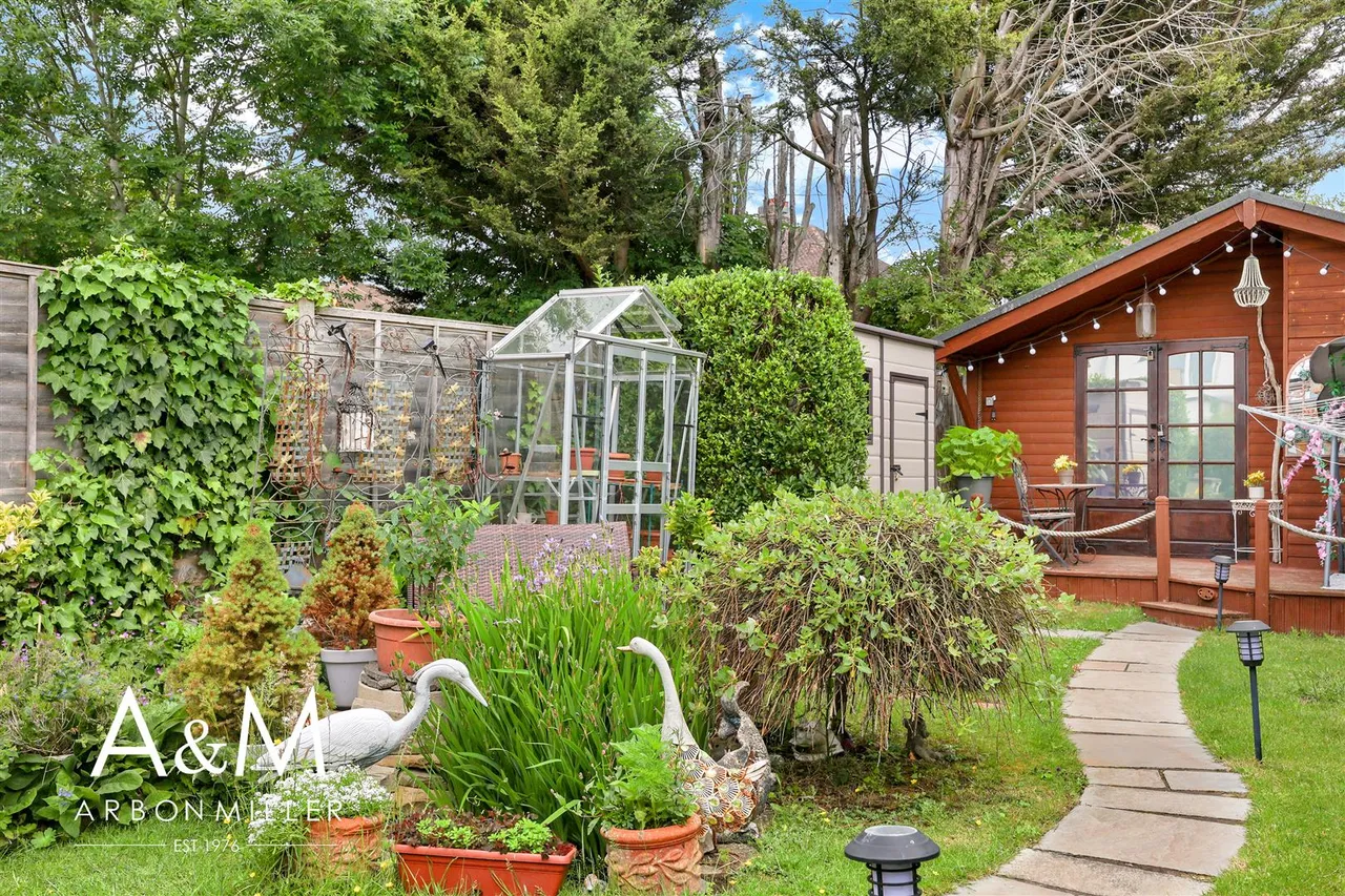 Cleves Walk, Hainault, Essex, Ilford, IG62NQ, photo 25