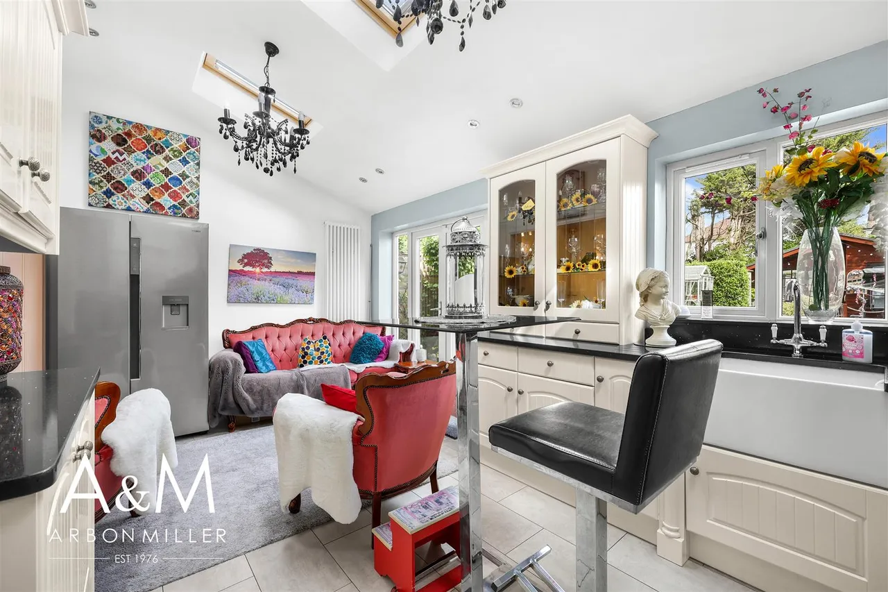 Cleves Walk, Hainault, Essex, Ilford, IG62NQ, photo 10