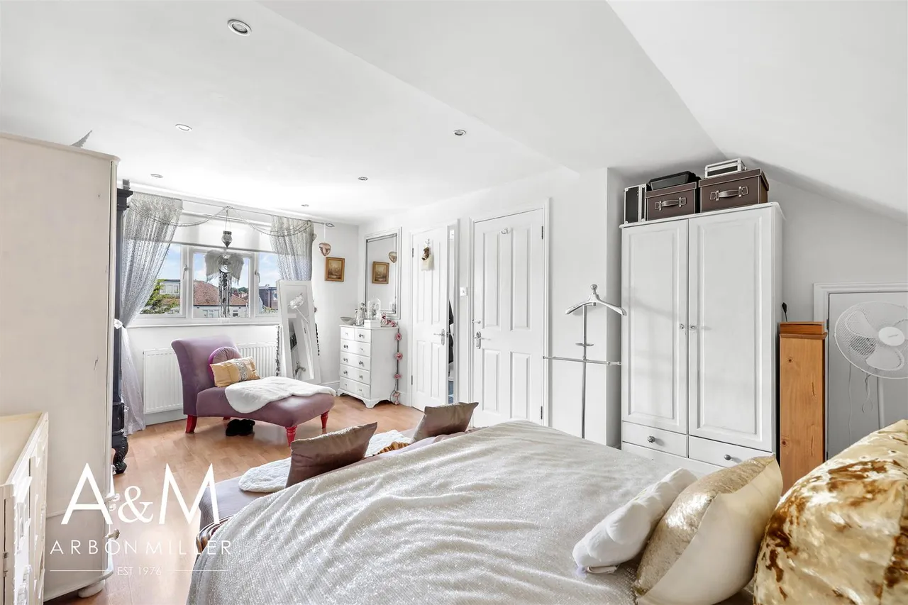 Cleves Walk, Hainault, Essex, Ilford, IG62NQ, photo 20