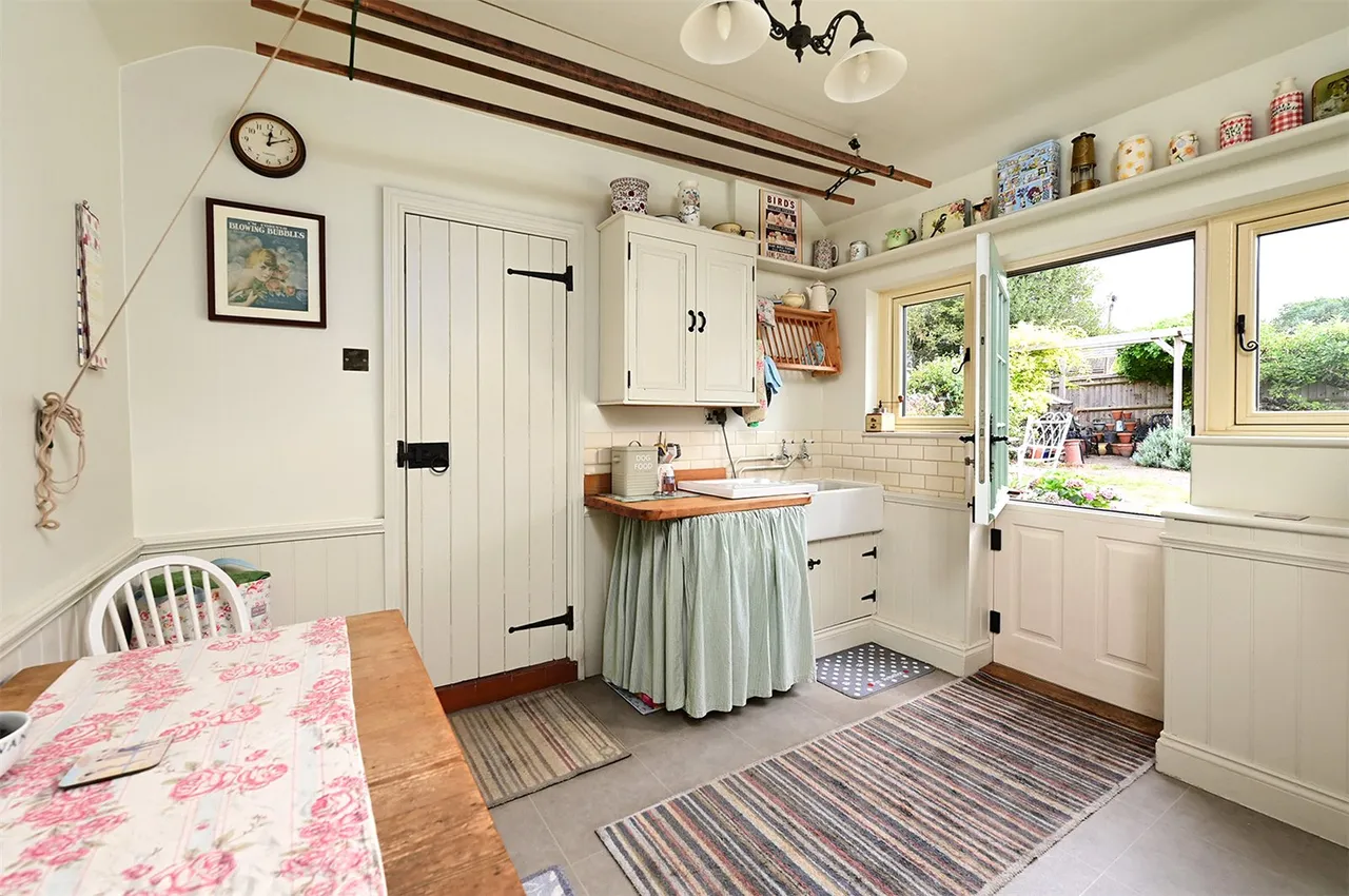 Grenadier Road, Ash Vale, Guildford, Surrey, GU12 5DT, photo 4