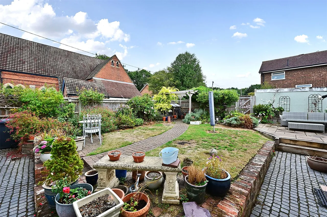 Grenadier Road, Ash Vale, Guildford, Surrey, GU12 5DT, photo 17