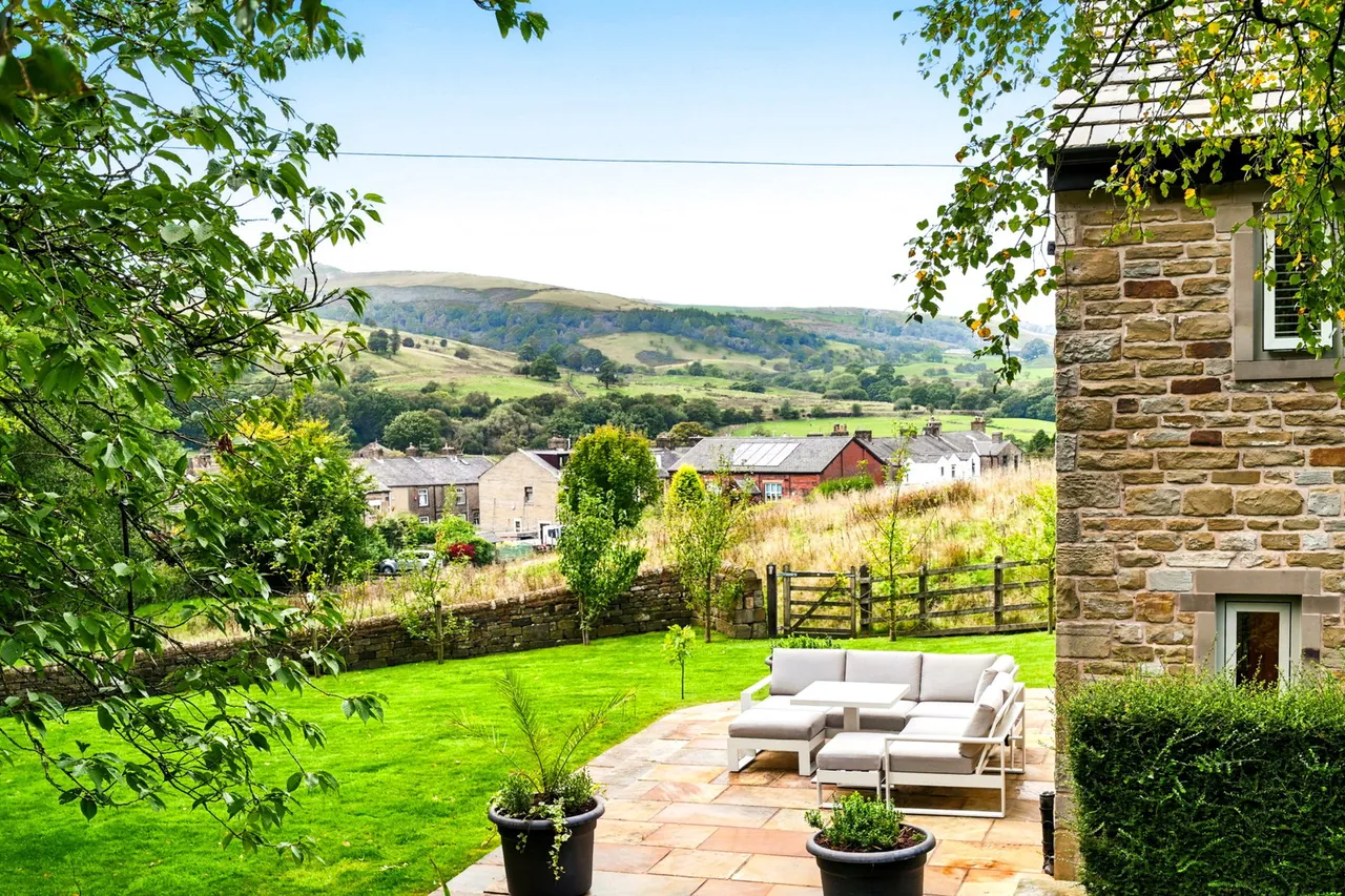 Burnley Road, Cliviger, BB10, photo 94