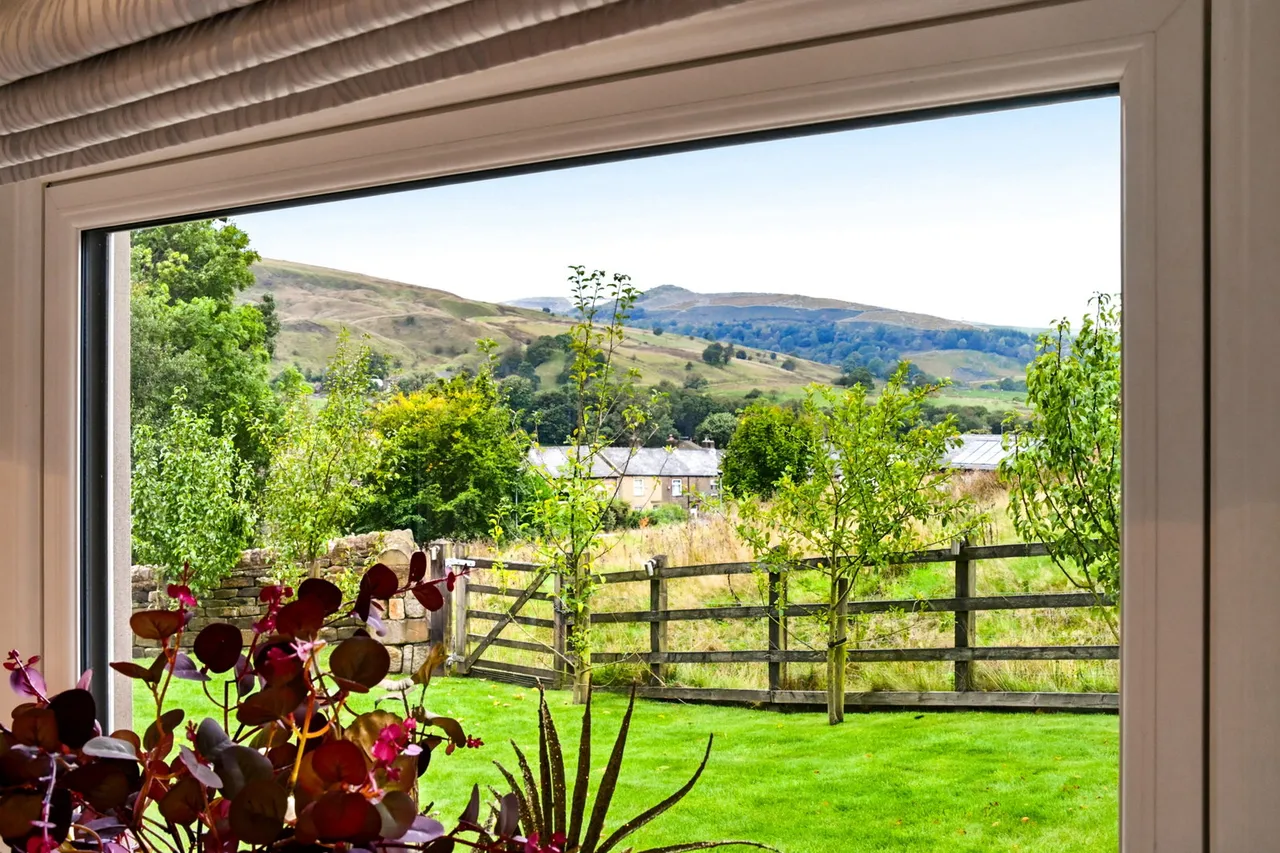 Burnley Road, Cliviger, BB10, photo 35