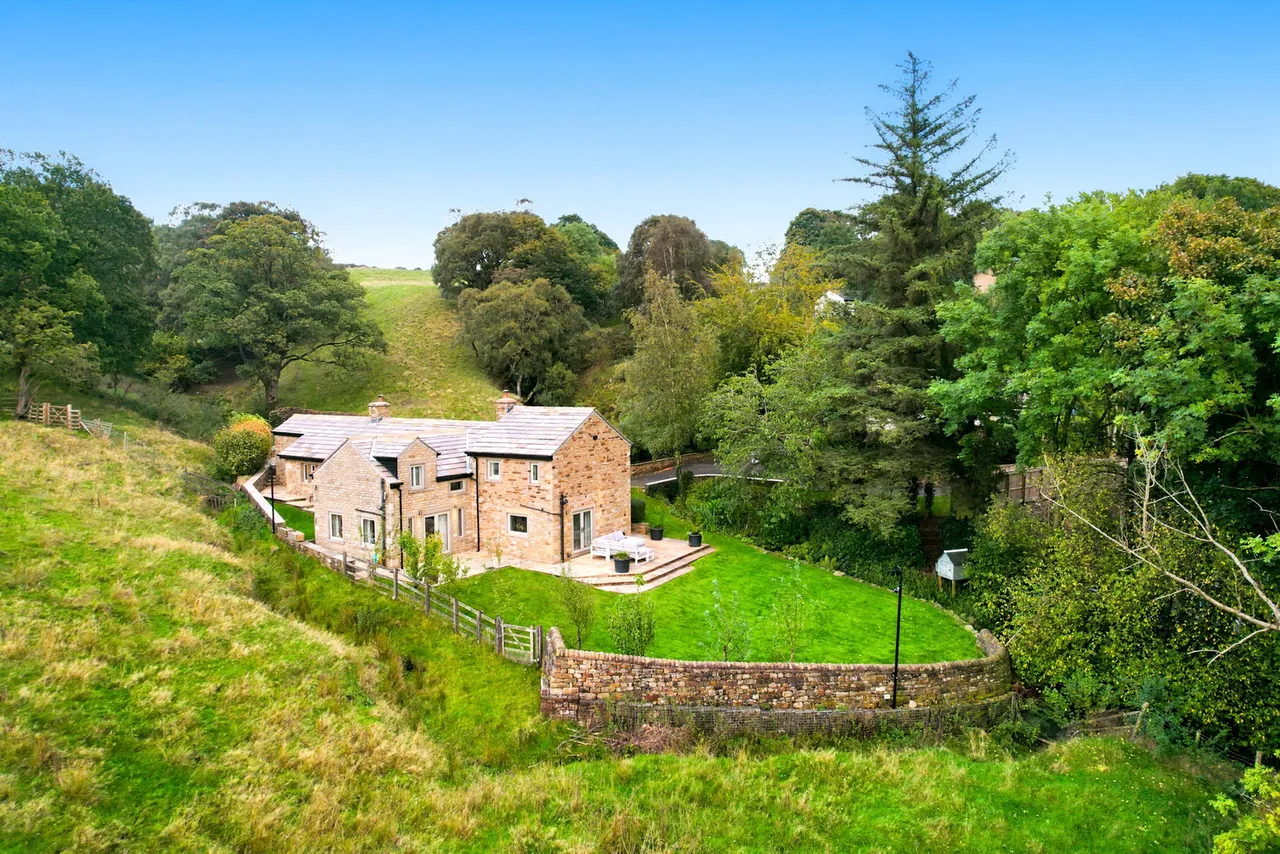 Burnley Road, Cliviger, BB10, photo 2