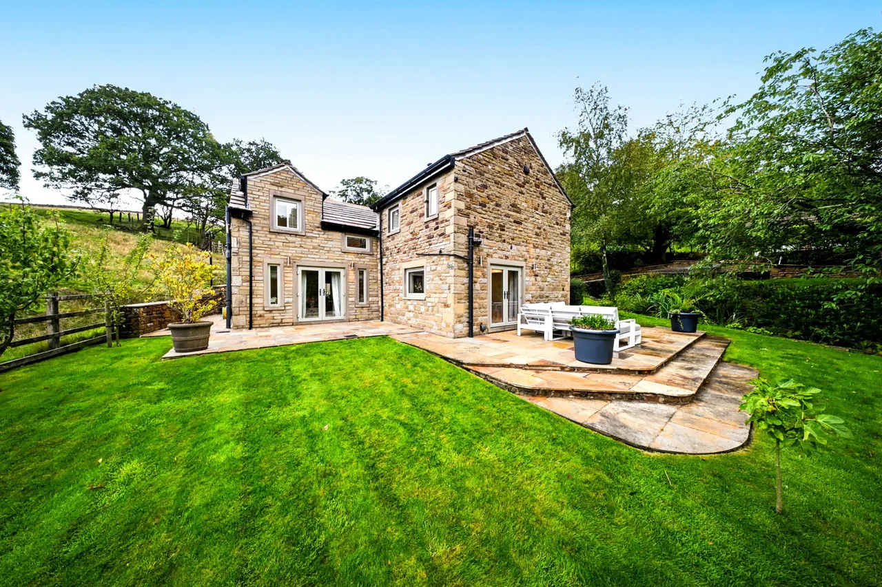 Burnley Road, Cliviger, BB10, photo 32