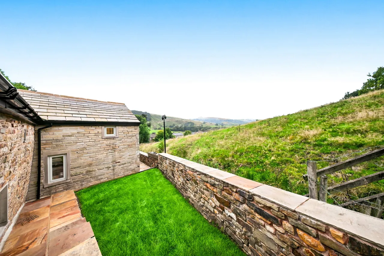 Burnley Road, Cliviger, BB10, photo 86