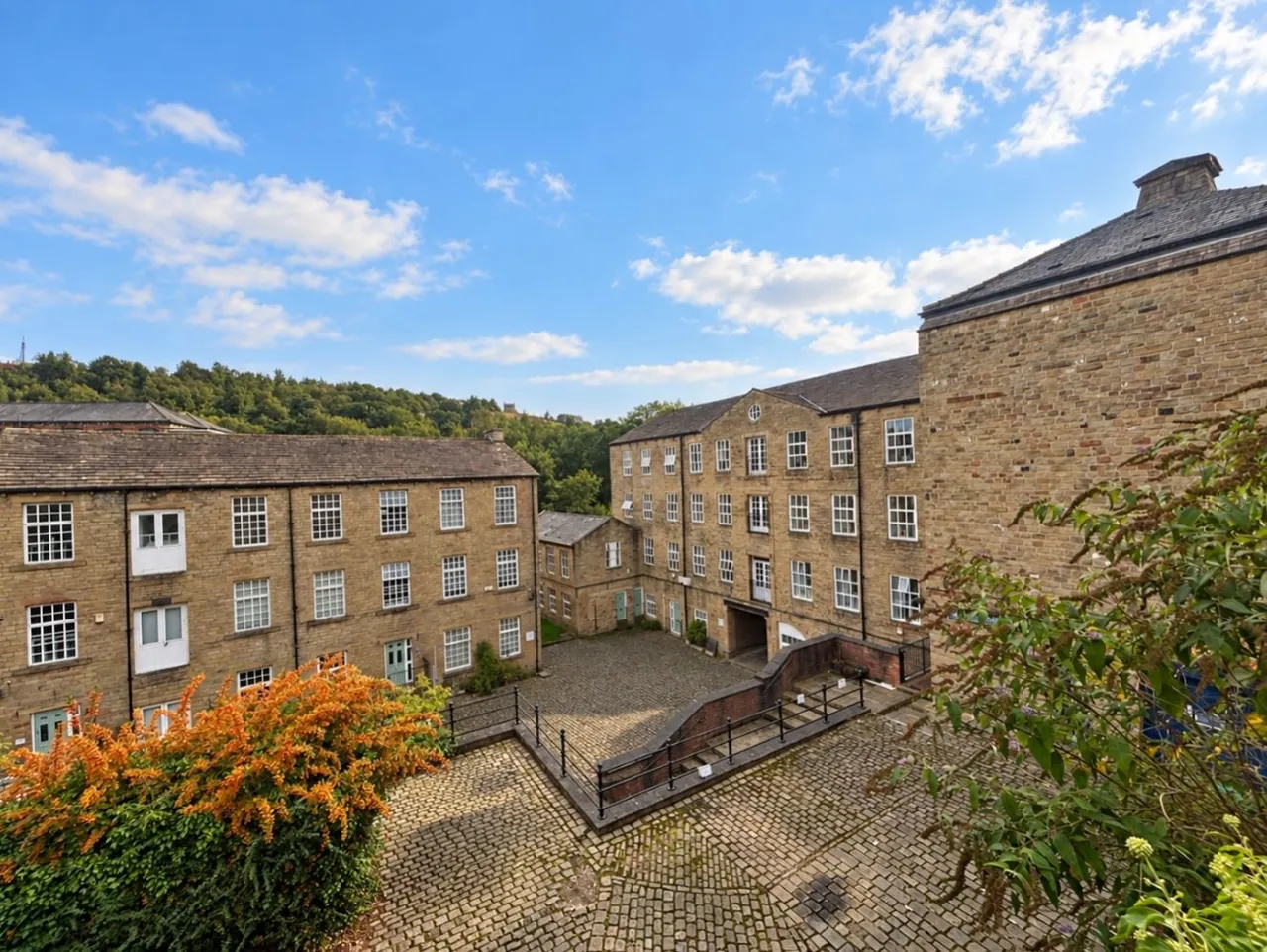 2 bed flat for sale, Wharf Street, Sowerby Bridge, HX6