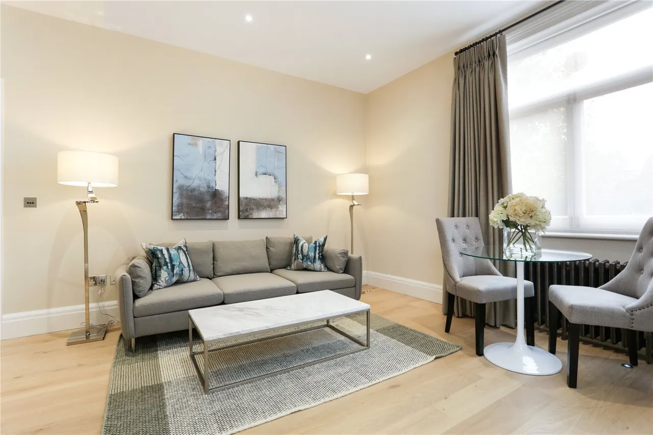 1 bed flat to rent, Sloane Gardens, London, SW1W