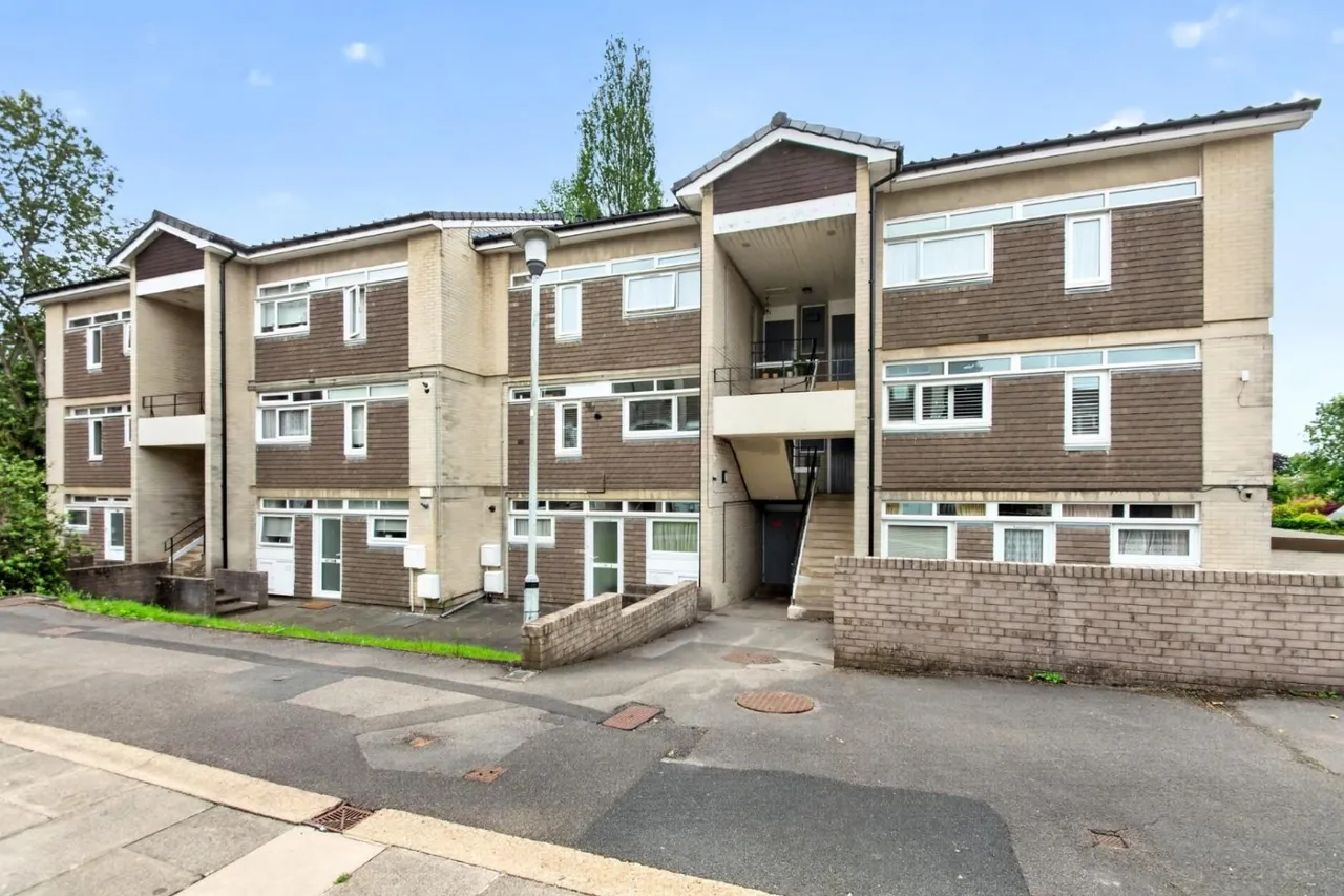 2 bed flat for sale — Hampsthwaite Road, Harrogate