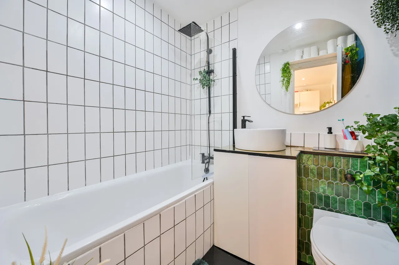 Flat 5, 114 Peckham High Street, London, photo 2