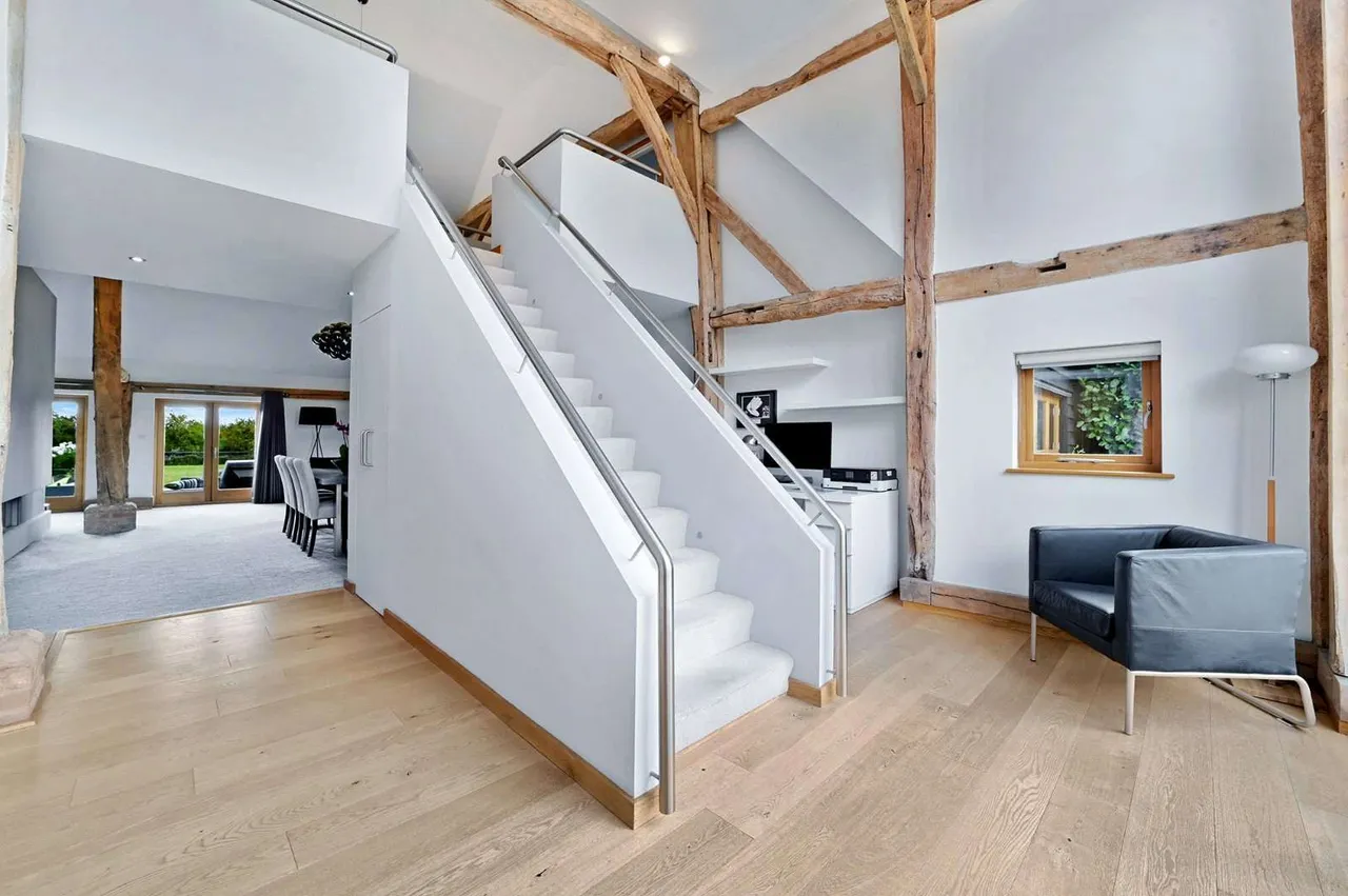 Clapton Hall Lane, Dunmow, Essex, CM6 1JG, photo 2