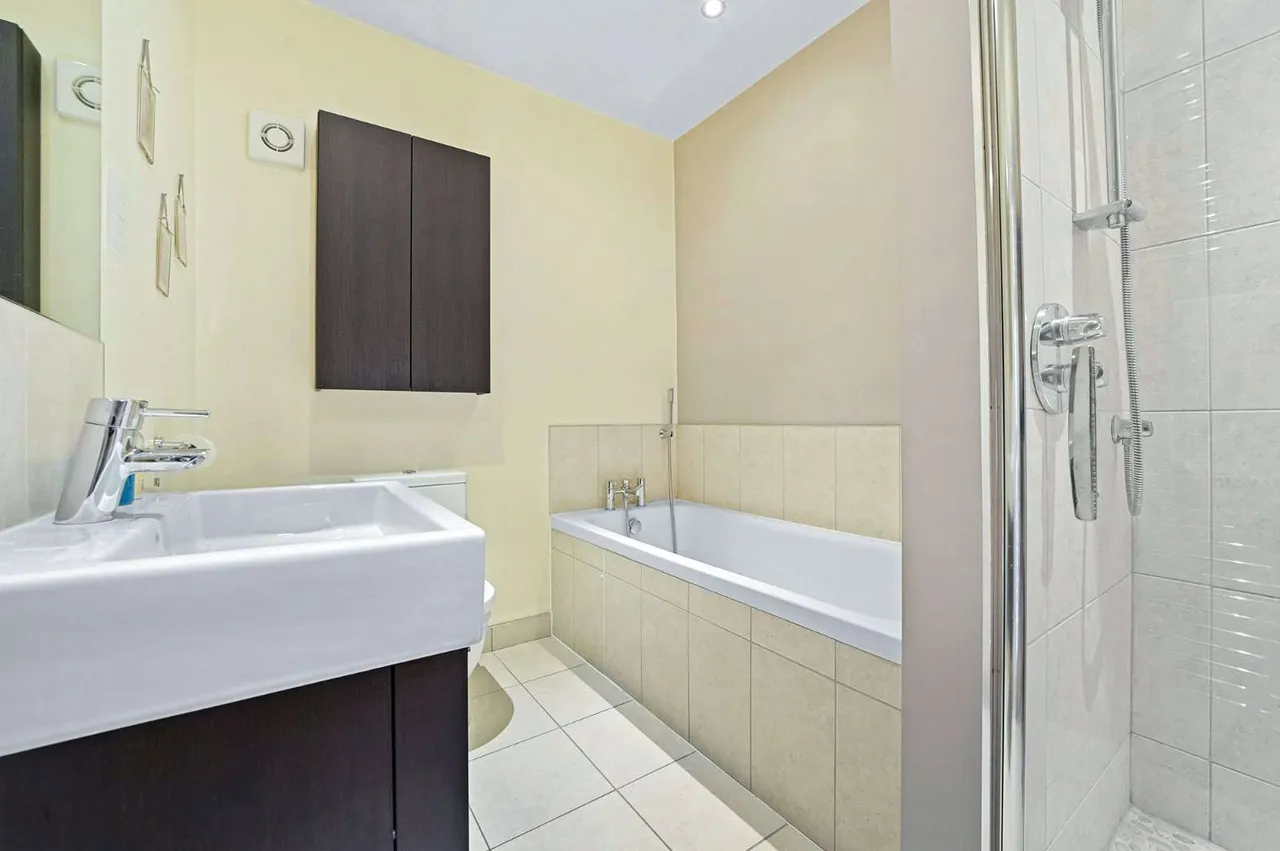 Clapton Hall Lane, Dunmow, Essex, CM6 1JG, photo 12