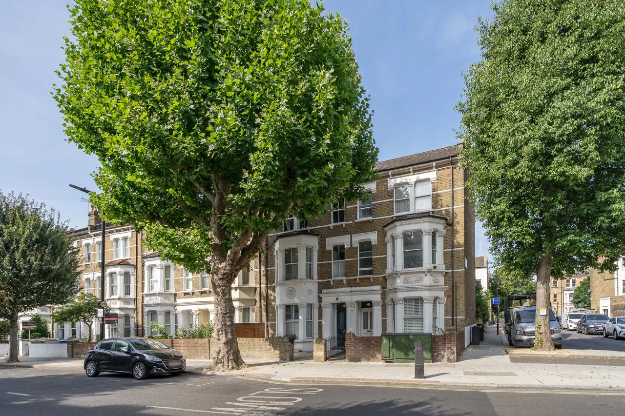 2 bed flat for sale, Fernhead Road, London, W9