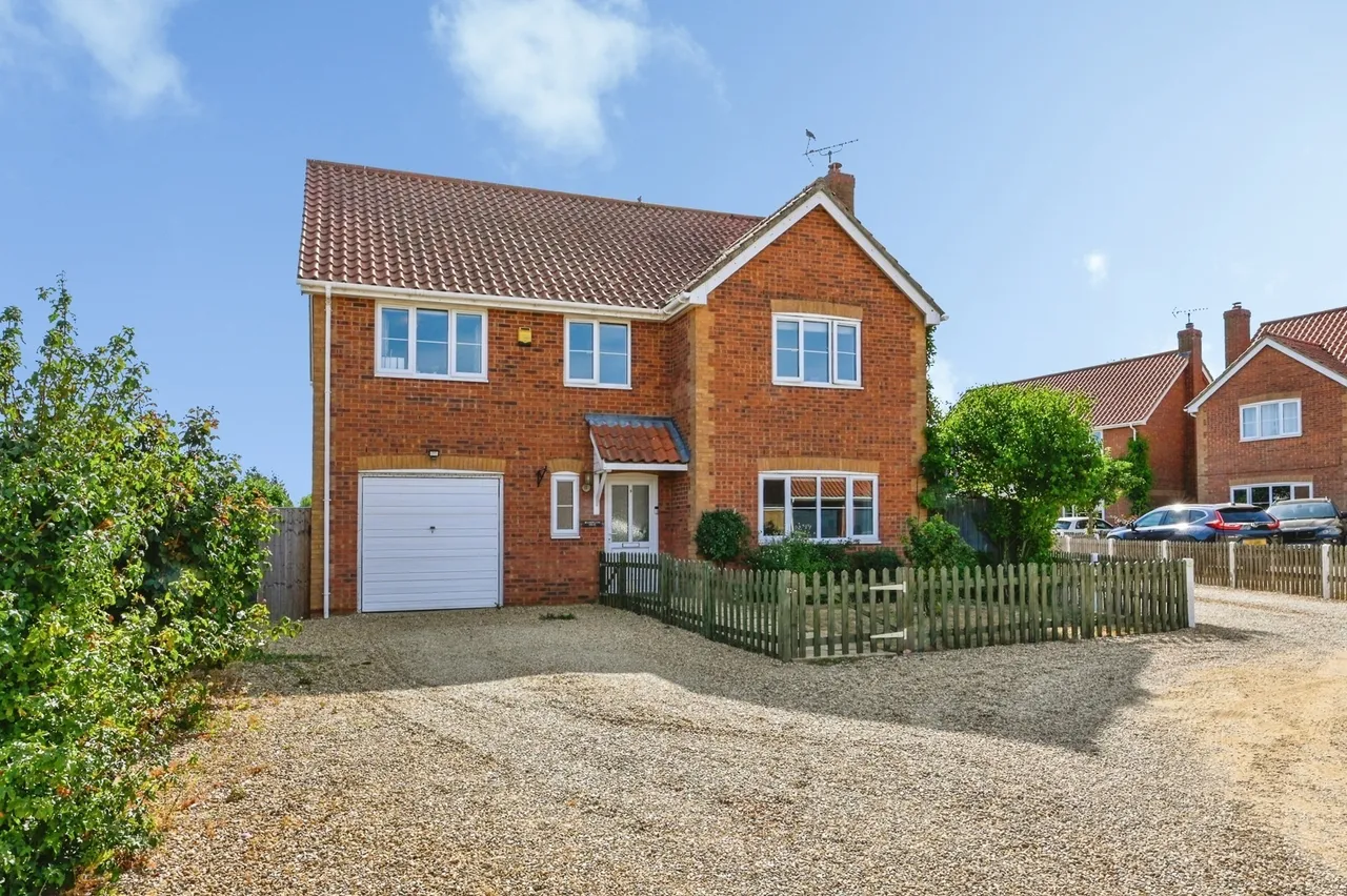4 bed house for sale — Hills Court, Hilgay, Downham Market, Norfolk, PE38