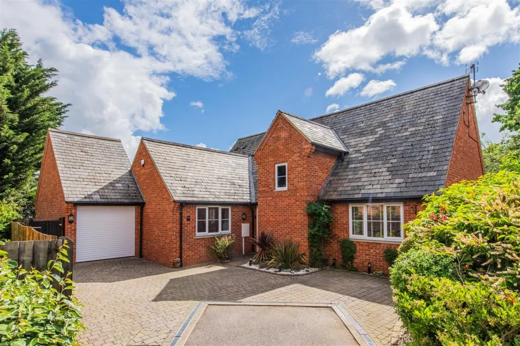Harlestone Road, Duston, photo 2