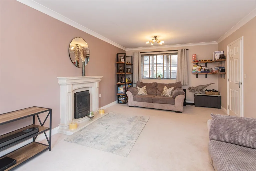 Harlestone Road, Duston, photo 5
