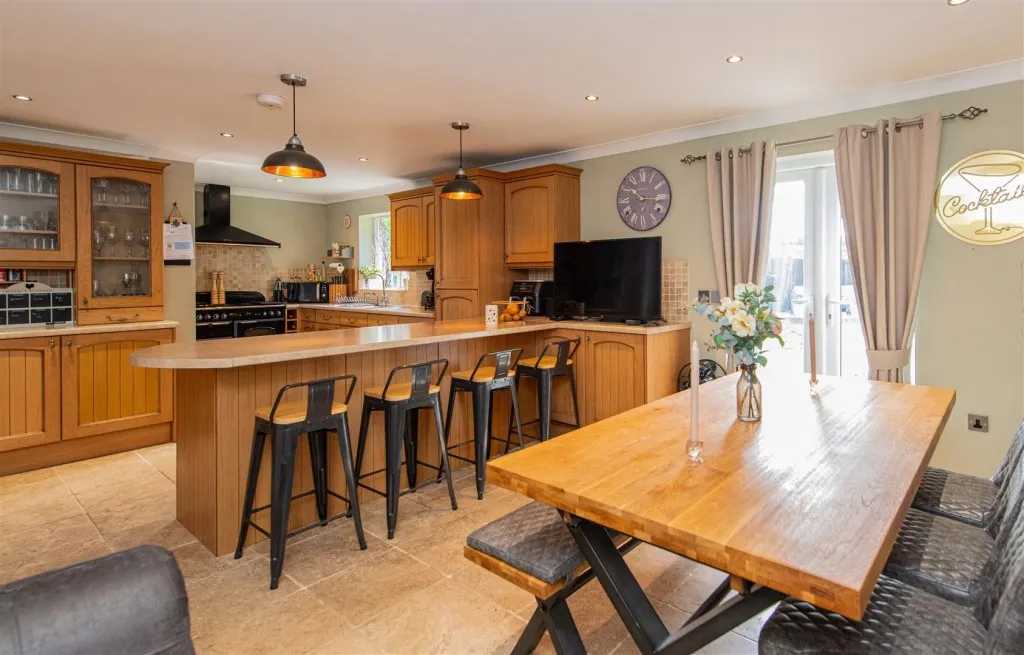 Harlestone Road, Duston, photo 6
