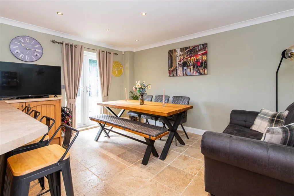 Harlestone Road, Duston, photo 8