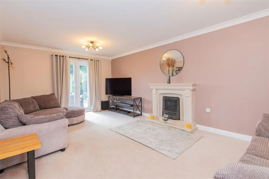 Harlestone Road, Duston, photo 4