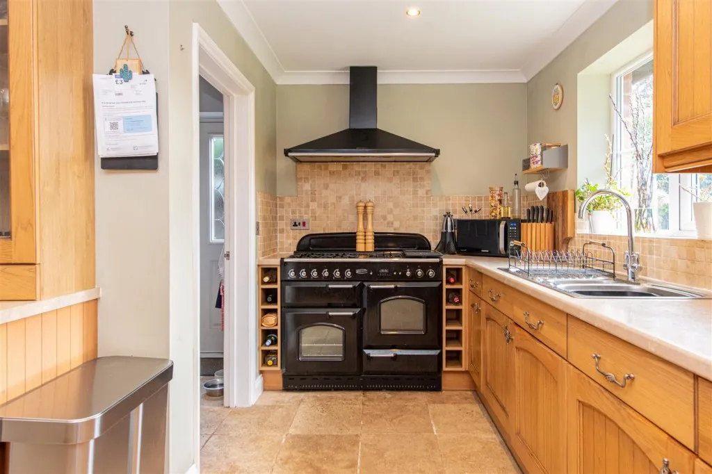 Harlestone Road, Duston, photo 9